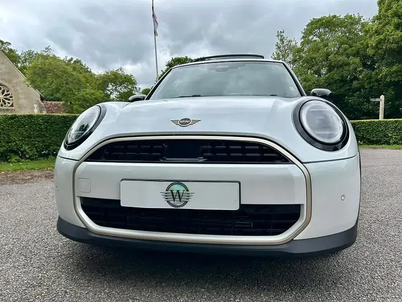 Used Mini Cooper Exclusive 2025 White Hatchback