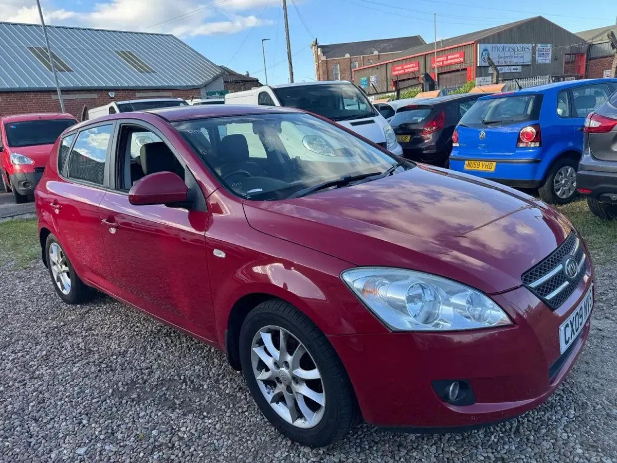 Used Kia Ceed 2009 Red Hatchback