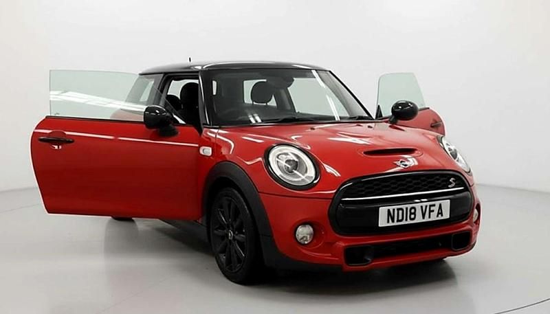 Używany Mini Cooper S Hatch 192 KM (141 kW) 2018 Czerwony Hatchback