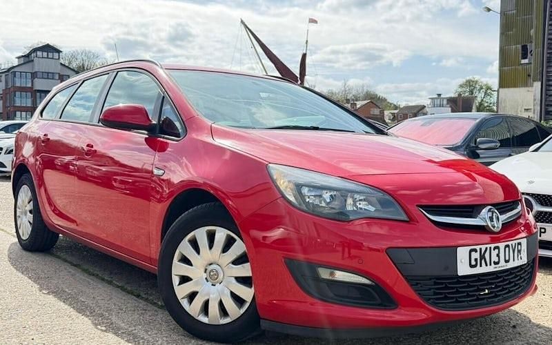 Used Vauxhall Astra 116 HP (85 kW) 2013 Red Estate