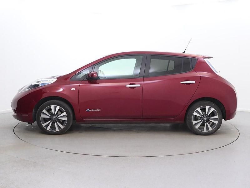 Used Nissan Leaf Tekna 80 kW (109 HP) 2017 Red Hatchback