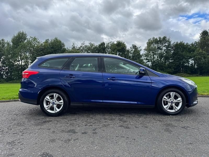 Used Ford Focus Style 120 HP (88 kW) 2015 Blue Estate