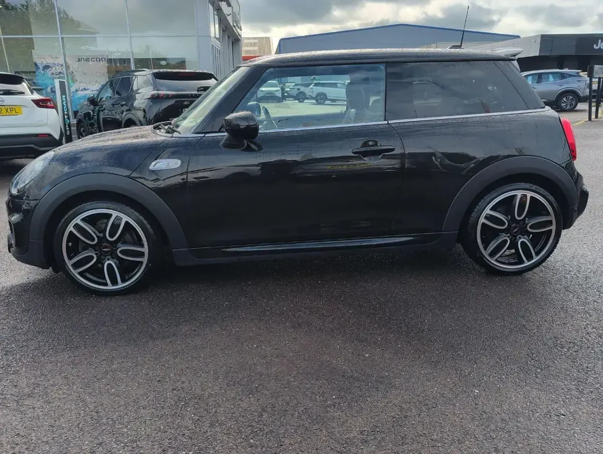 Used Mini Cooper S Hatch 189 HP (139 kW) 2019 Black Hatchback