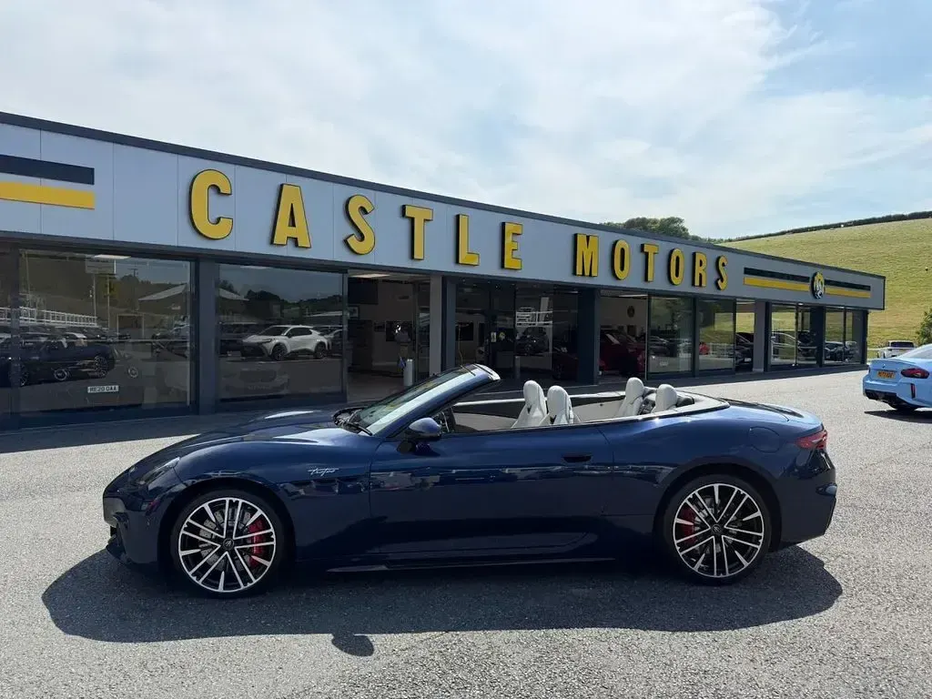 Used Maserati GranCabrio 550 HP (404 kW) 2025 Blue Cabriolet