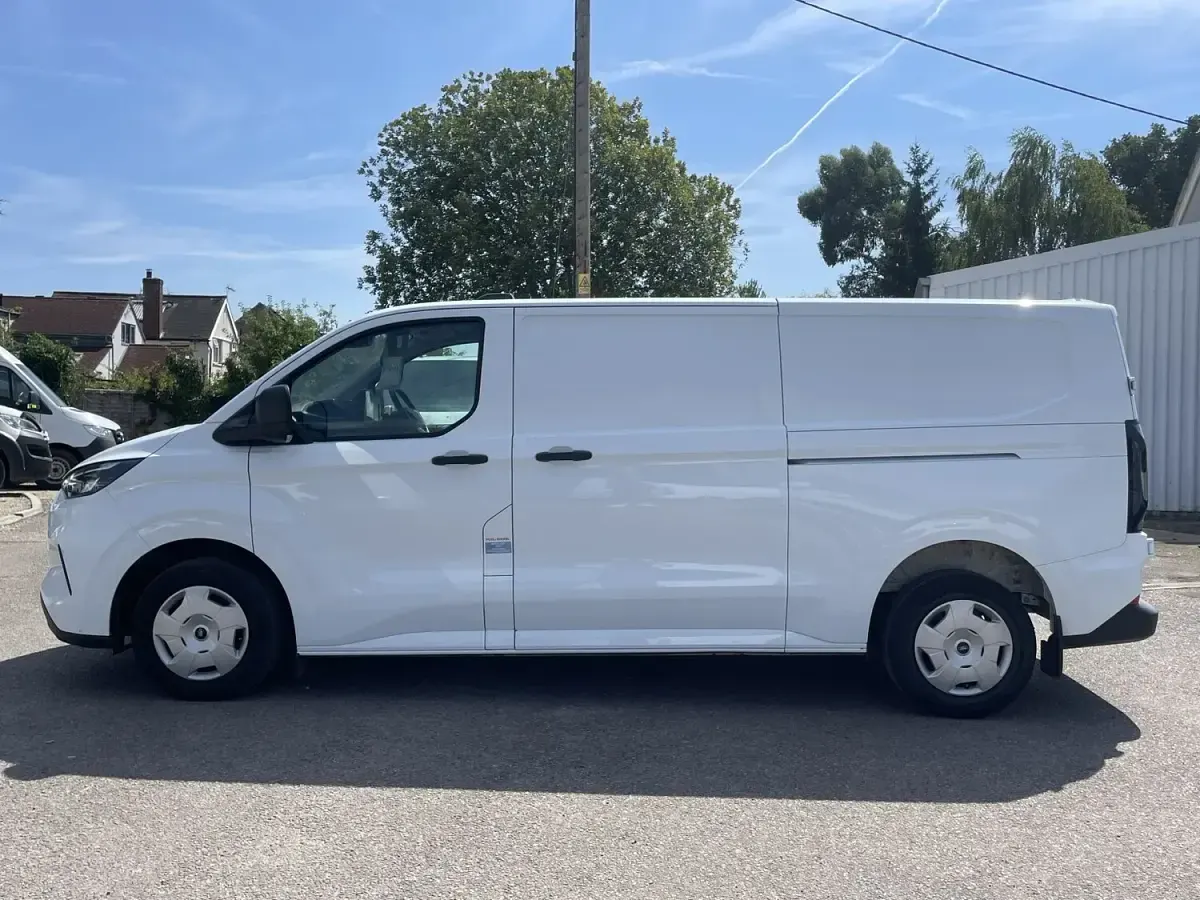 Used Ford Transit Custom Trend 136 HP (100 kW) 2024 White Van