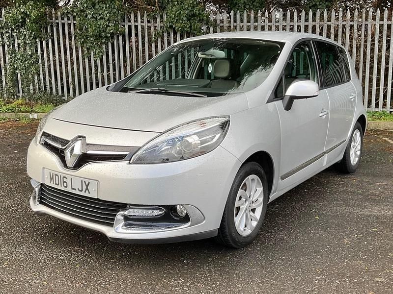 Used Renault Scénic III Dynamique 2016 Silver MPV