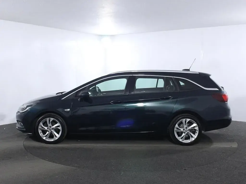 Used Vauxhall Astra SRi 150 HP (110 kW) 2016 Green Estate