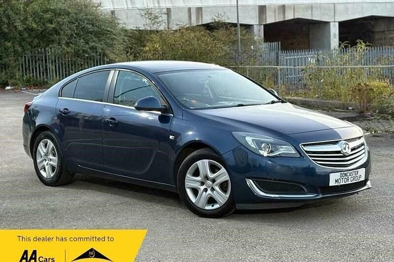 Blue Used 2014 Vauxhall Insignia Design Edition Hatchback | £3,495 (Fair price) - Image 1/1