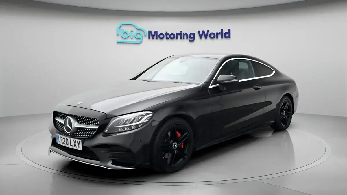 Usado Mercedes C200 AMG line 184 HP (135 kW) 2020 Preto Coupé