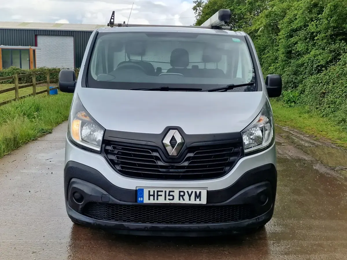 Gebraucht Renault Trafic Business 120 PS (88 kW) 2015 Silber Van / Kleinbus