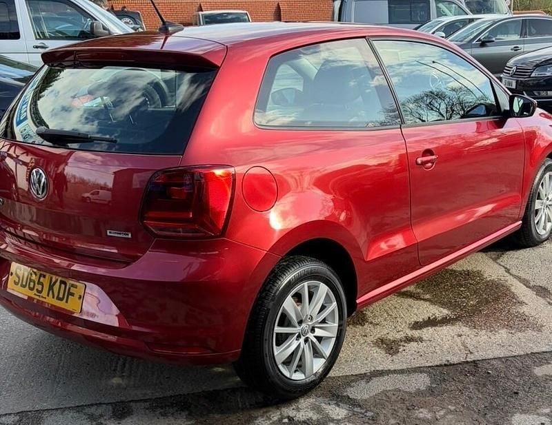 Used VW Polo SE 60 HP (44 kW) 2015 Red Hatchback