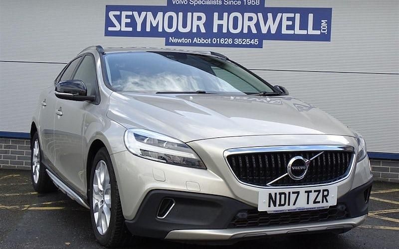 Used Volvo V40 152 HP (111 kW) 2017 Hatchback
