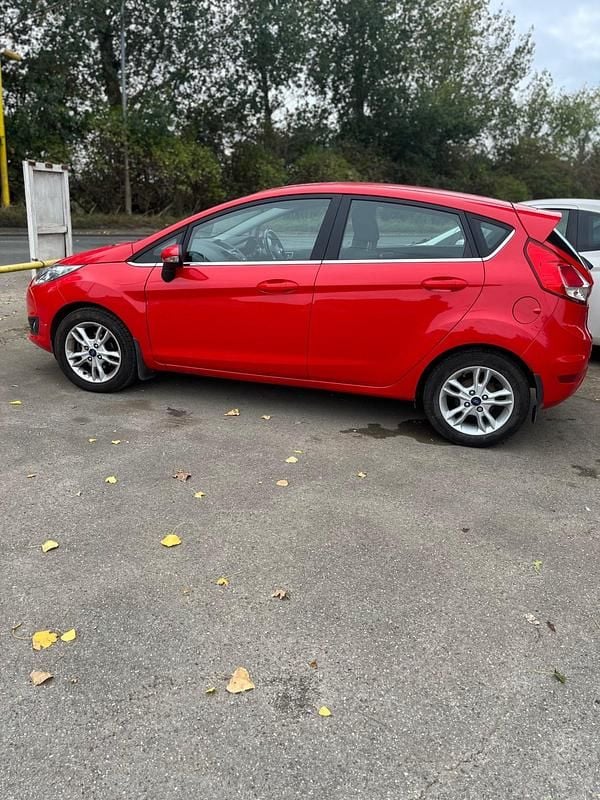 Red Used 2015 Ford Fiesta Zetec Hatchback | £3,495 (Fair price) - Image 1/4
