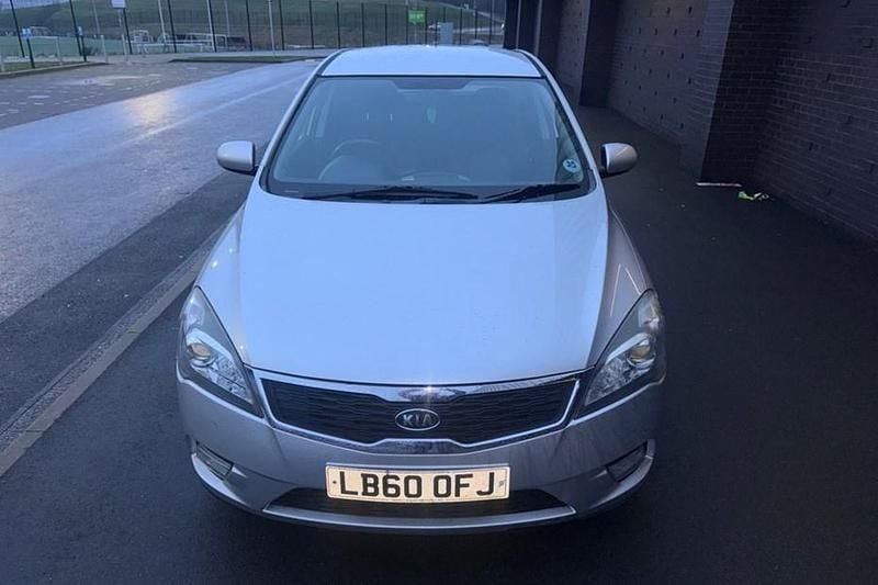 Silver Used 2011 Kia Ceed Hatchback | £2,750 (Fair price) - Image 1/1