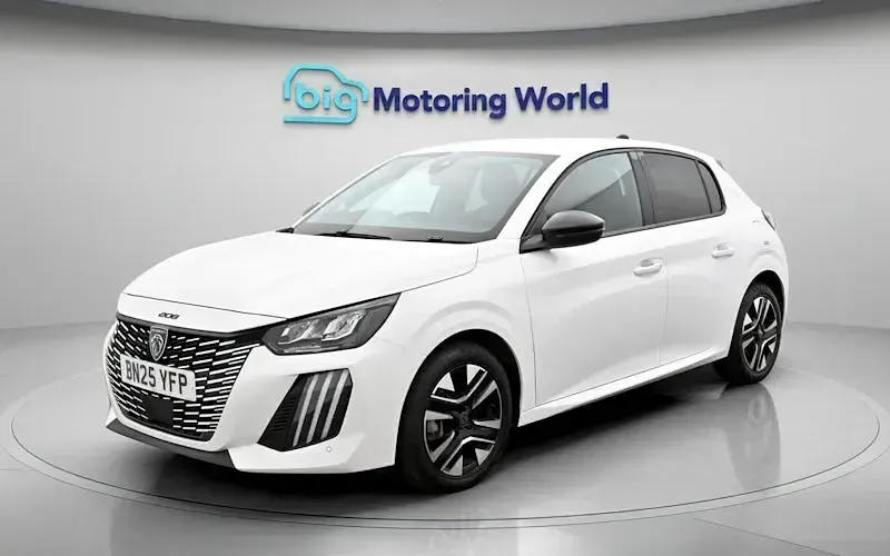Used Peugeot 208 Allure 101 HP (74 kW) 2025 White Hatchback