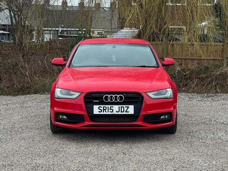 Begagnad Audi A4 Black Edition 177 HK (130 kW) 2015 Röd Kombi