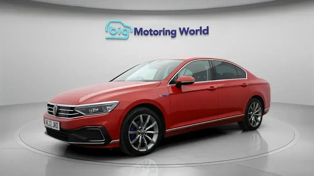 Begagnad VW Passat Advance 218 HK (160 kW) 2022 Röd Kombi