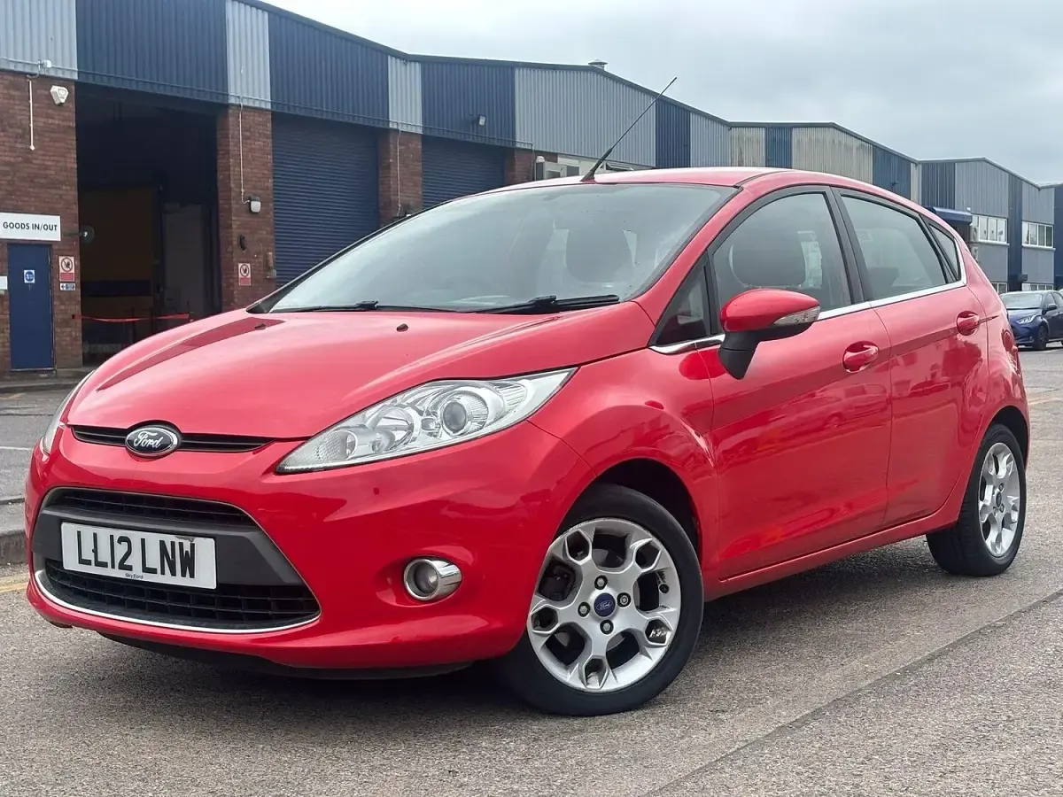 Used Ford Fiesta Zetec 82 HP (60 kW) 2012 Red Hatchback