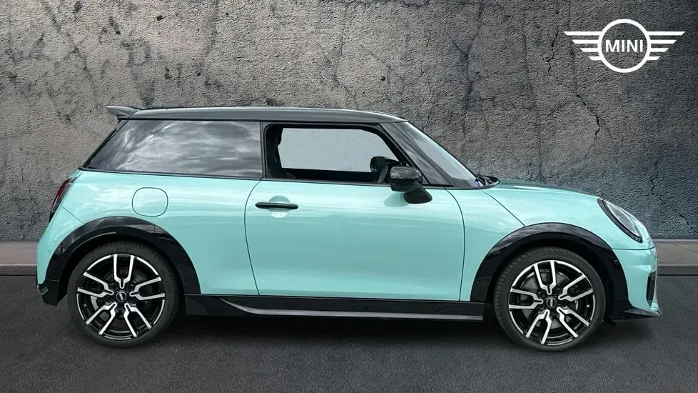 Used Mini Cooper Hatch 113 kW (154 HP) 2025 Green Hatchback