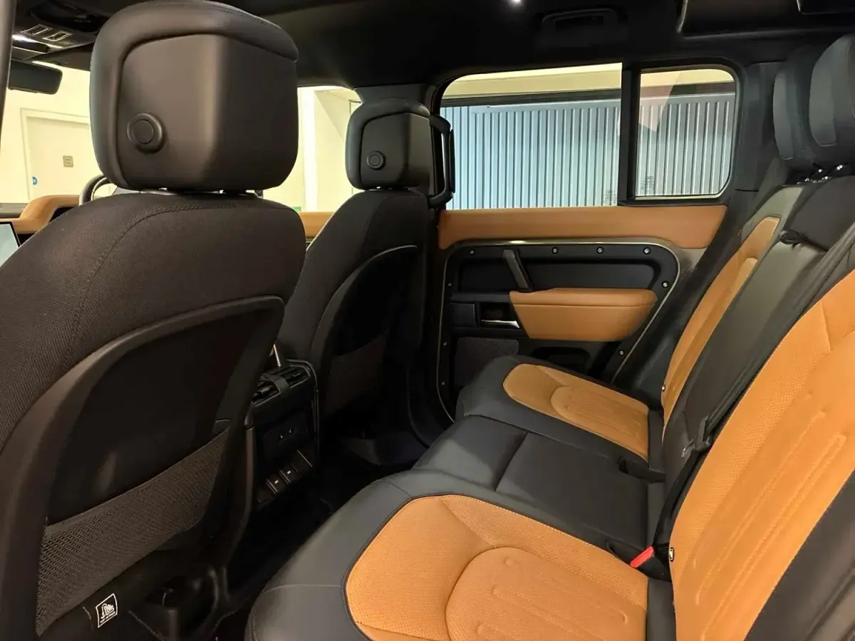 Usado Land Rover Defender 2023 Castanho SUV
