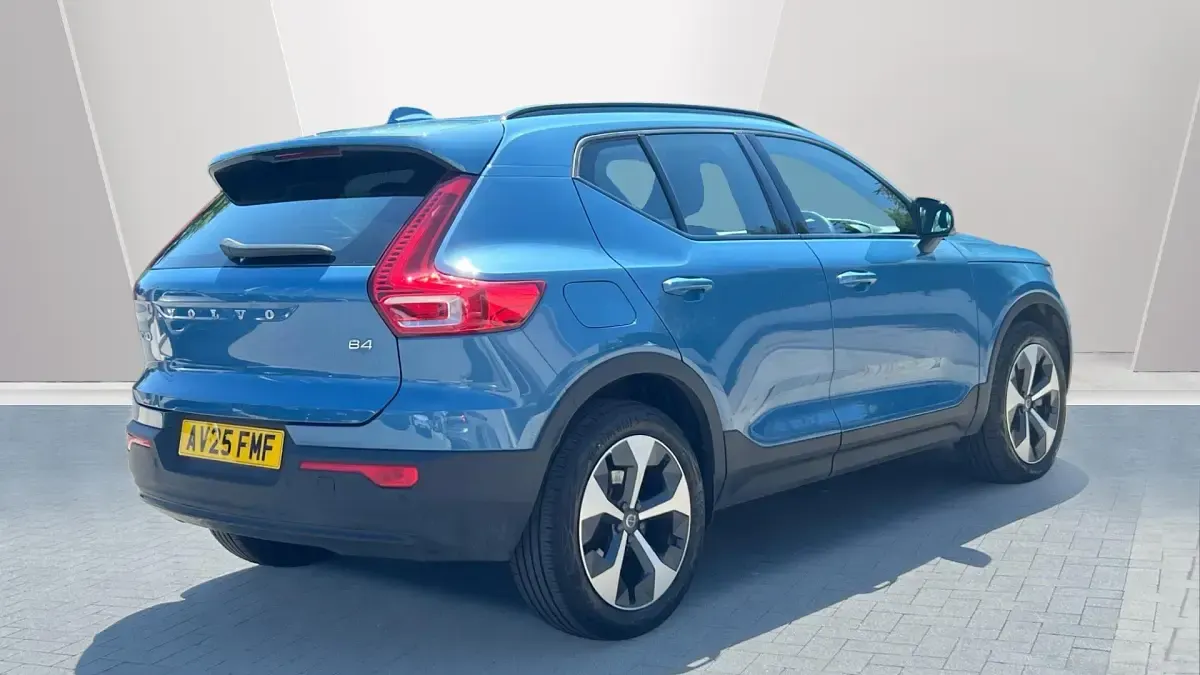 Used Volvo XC40 Plus 197 HP (144 kW) 2025 Blue SUV