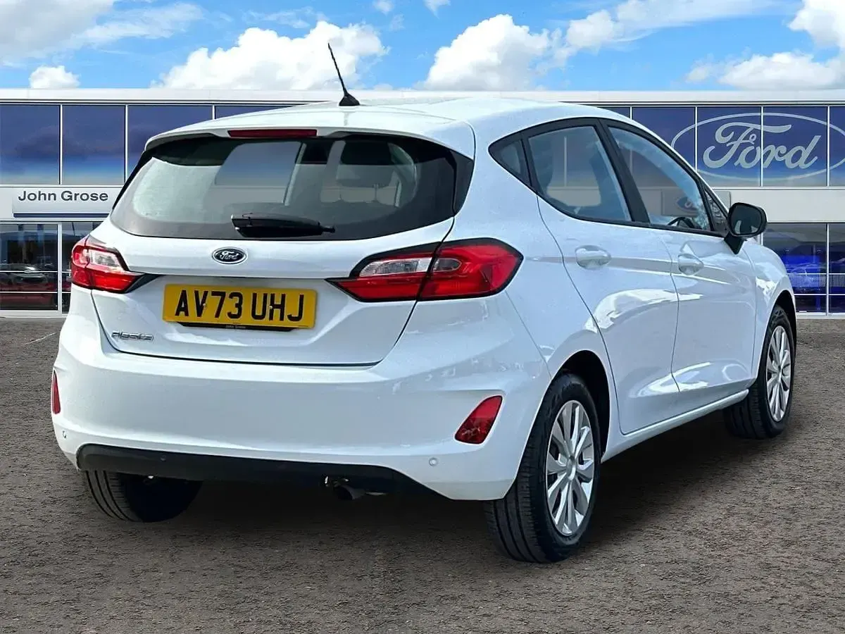 Begagnad Ford Fiesta Trend 2023 Vit Halvkombi