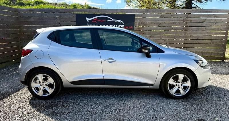 Used Renault Clio IV Expression+ 75 HP (55 kW) 2015 Silver Hatchback