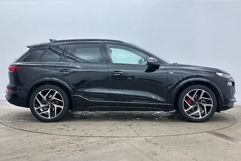 Używany Audi e-tron Performance 225 kW (306 KM) 2025 Czarny SUV