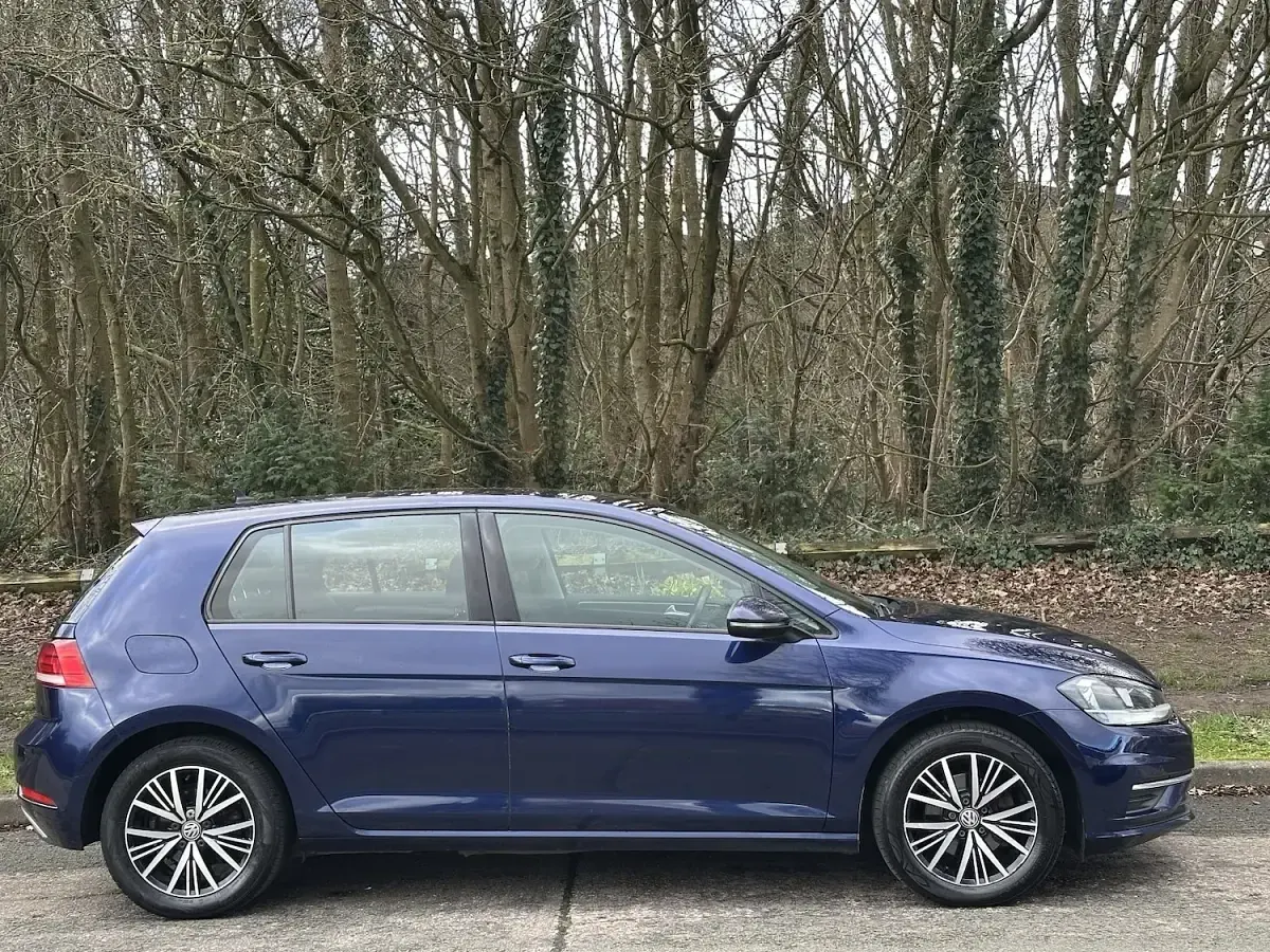 Used VW Golf VII SE 150 HP (110 kW) 2018 Blue Hatchback