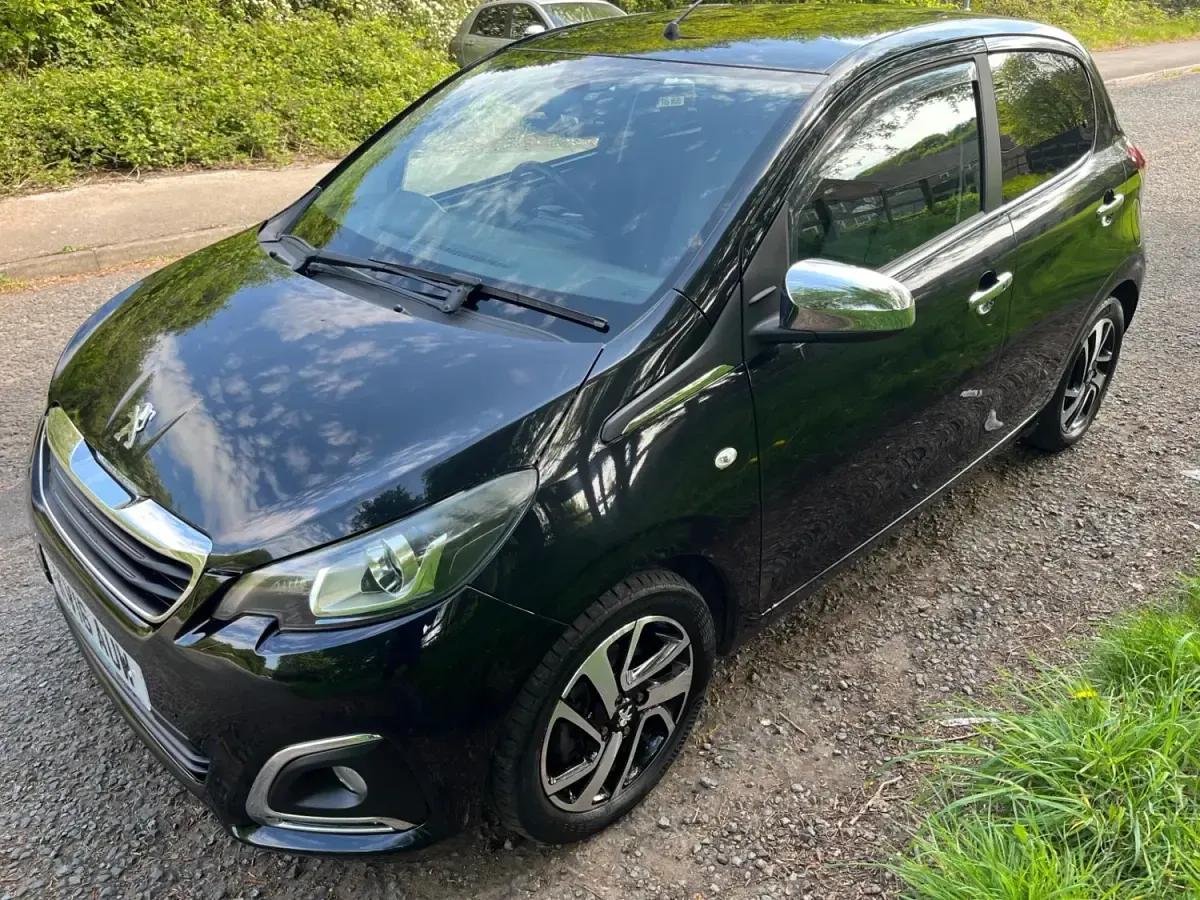 Second-hand Peugeot 108 82 CP (60 kW) 2016 Negru Hatchback