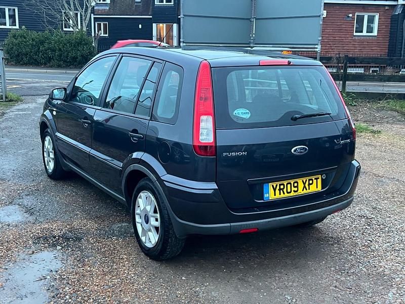Used Ford Fusion Zetec 79 HP (58 kW) 2009 Grey Hatchback