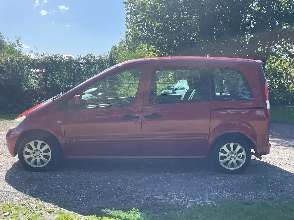 Used Mercedes Vaneo 82 HP (60 kW) 2003 Red MPV