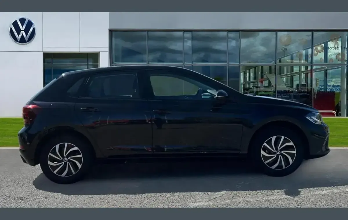 Usado VW Polo Life 95 CV (69 kW) 2023 Negro Utilitario