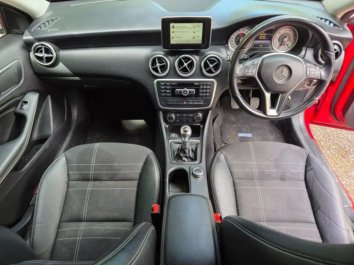 Used Mercedes A180 122 HP (89 kW) 2013 Red Hatchback