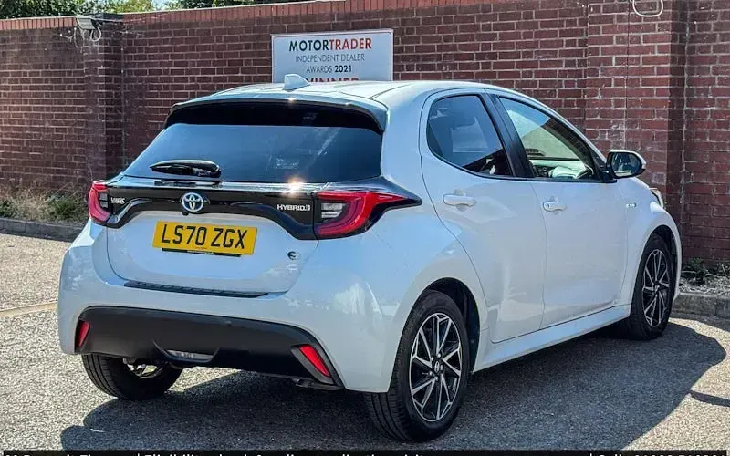 Used Toyota Yaris Design 116 HP (85 kW) 2020 White Hatchback