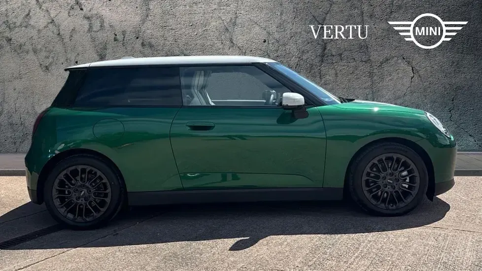 Used Mini Cooper Exclusive 135 kW (184 HP) 2025 Green Hatchback