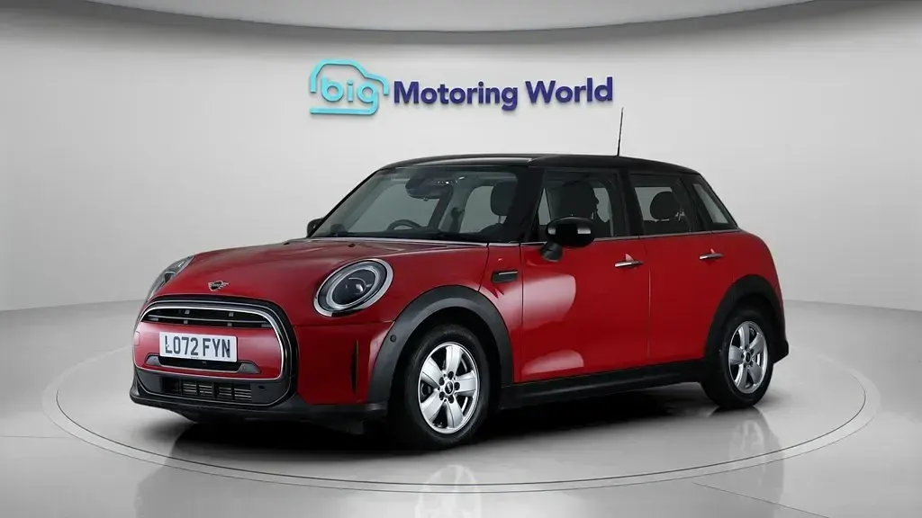 Usado Mini Cooper Classic 136 HP (100 kW) 2022 Vermelho Citadino