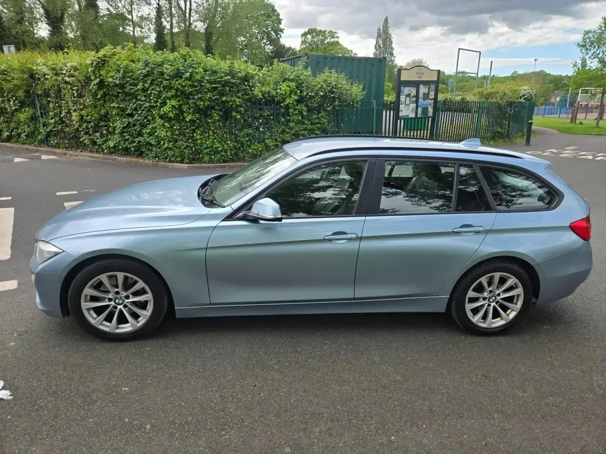 Usado BMW 320 2013 Azul Familiar