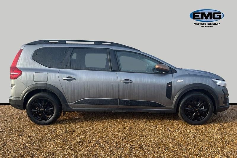 Used Dacia Jogger Extreme 140 HP (102 kW) 2025 Grey MPV