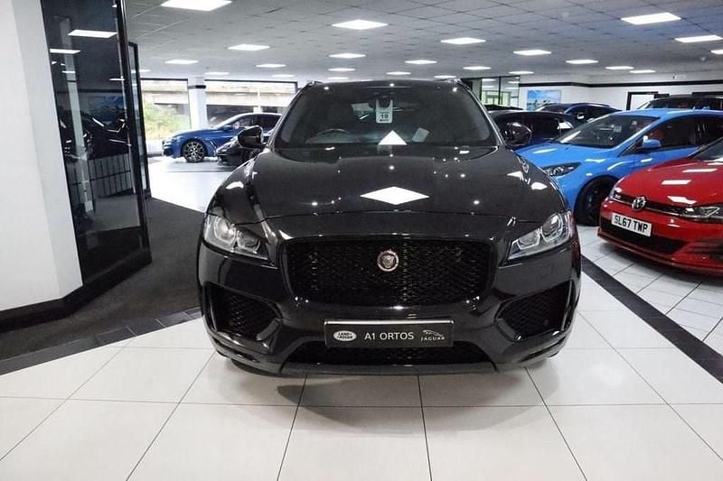 Usado Jaguar F-Pace Chequered Flag 180 HP (132 kW) 2019 Preto SUV