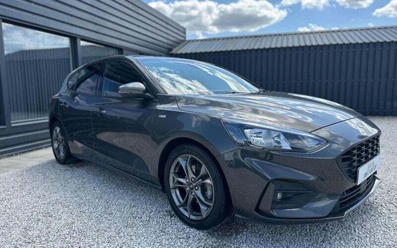 Used 2020 Ford Focus ST-Line Hatchback | £10,000 (Good price) - Image 1/4