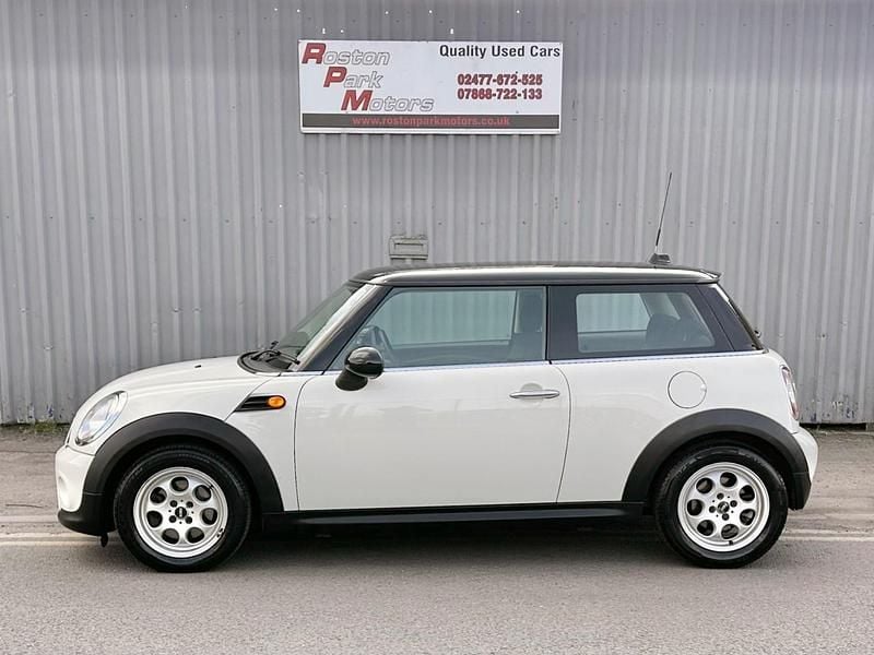 Used Mini Cooper D Hatch 2012 White Hatchback
