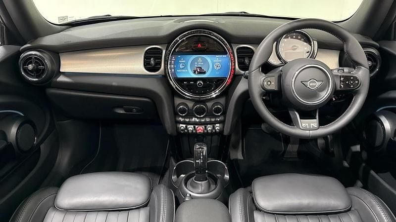 Used Mini Cooper Exclusive 134 HP (98 kW) 2022 Yellow Hatchback