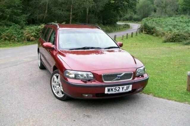 Used 2002 Volvo V70 Estate | £2,295 (Fair price) - Image 1/4