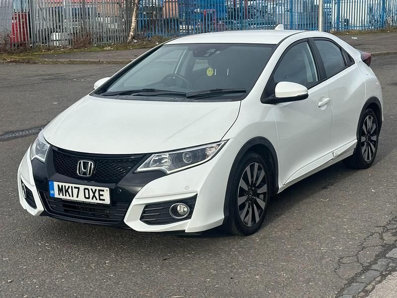 Used Honda Civic SE Plus 2017 White Hatchback
