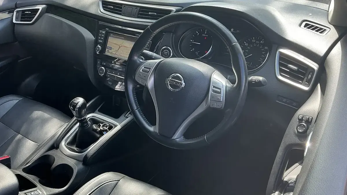 Used Nissan Qashqai Tekna 130 HP (95 kW) 2016 White SUV