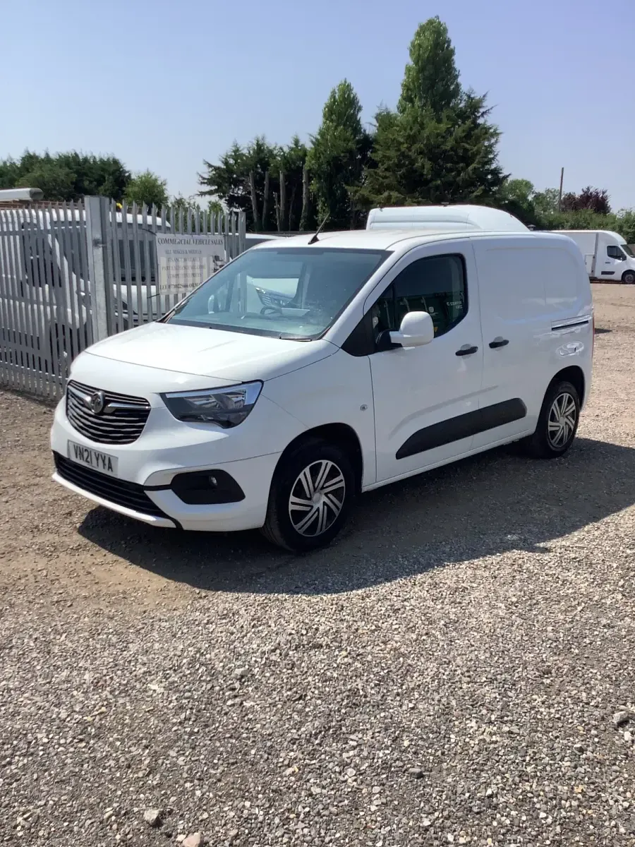 Used Vauxhall Combo Sportive 100 HP (73 kW) 2021 White MPV
