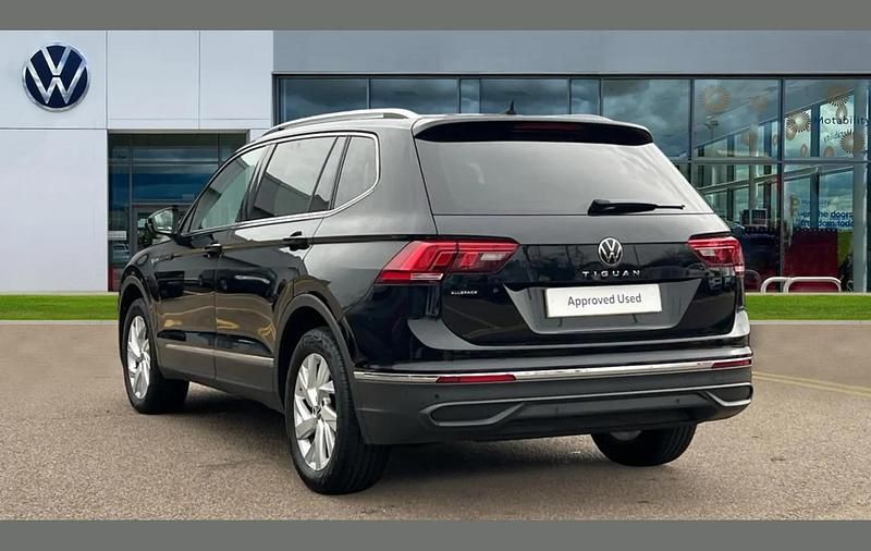 Used VW Tiguan Allspace Life 150 HP (110 kW) 2023 Black SUV