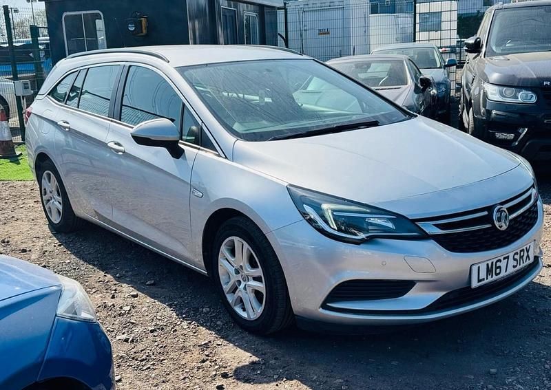 Second-hand Vauxhall Astra Design Edition 110 CP (80 kW) 2018 Argintiu Break