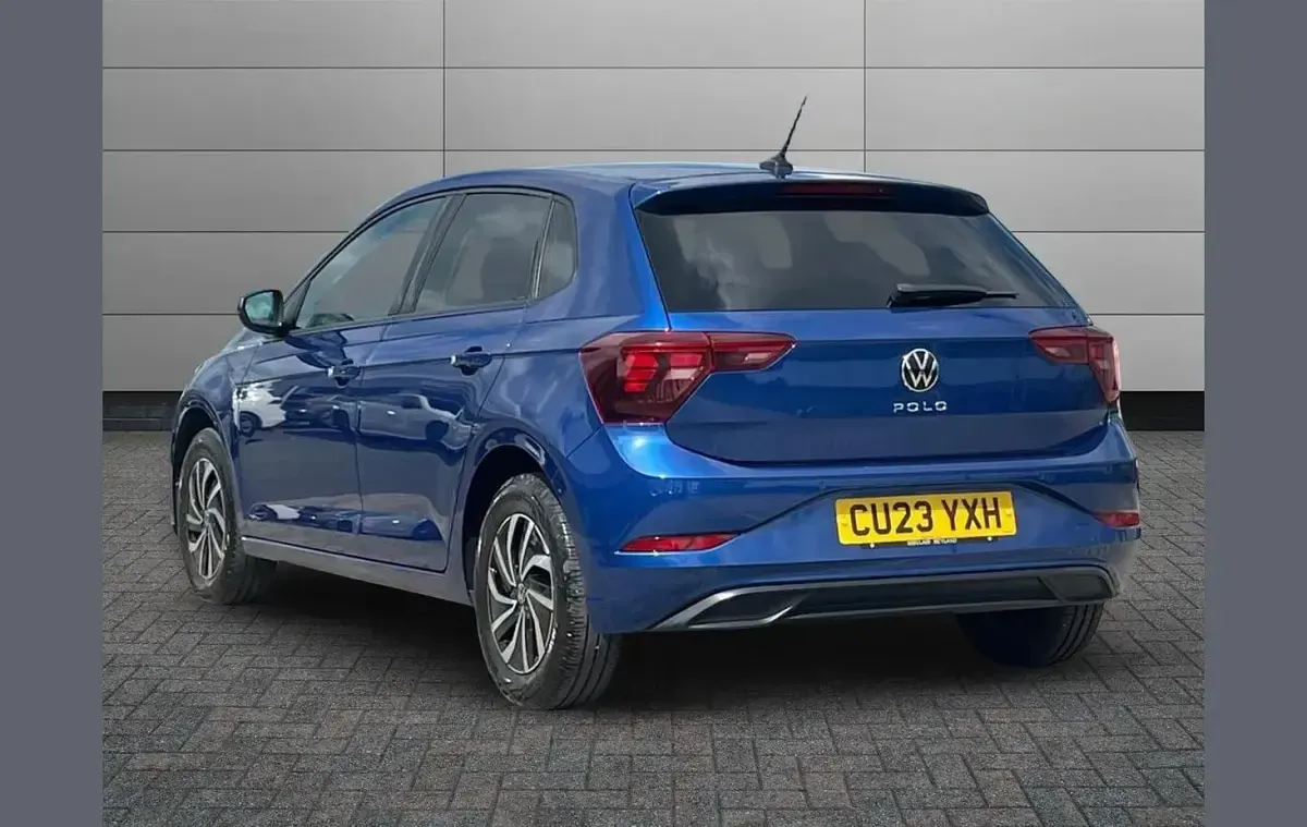Used VW Polo Life 80 HP (58 kW) 2023 Blue Hatchback
